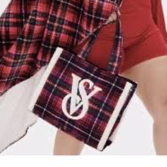 TT: Victoria s Secret Black Friday Holiday 2022 Plaid Tote Bag NWOT - Picture 5 of 12